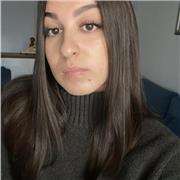 Ragazza che ha appena terminato il liceo scientifico. Impartisco lezioni in italiano per studenti delle elementari e medie